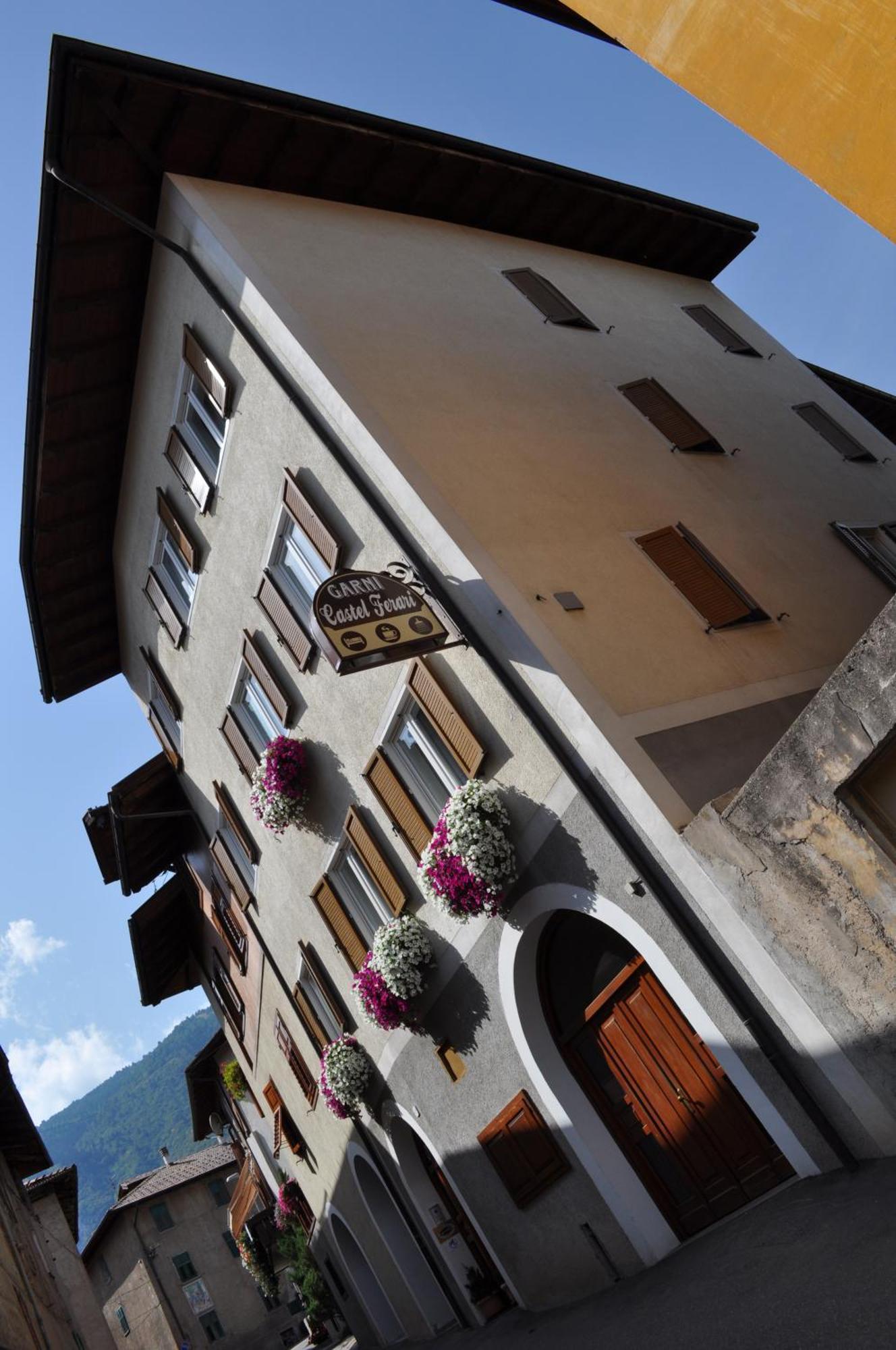 Garni Castel Ferari Hotel Tuenno Exterior foto