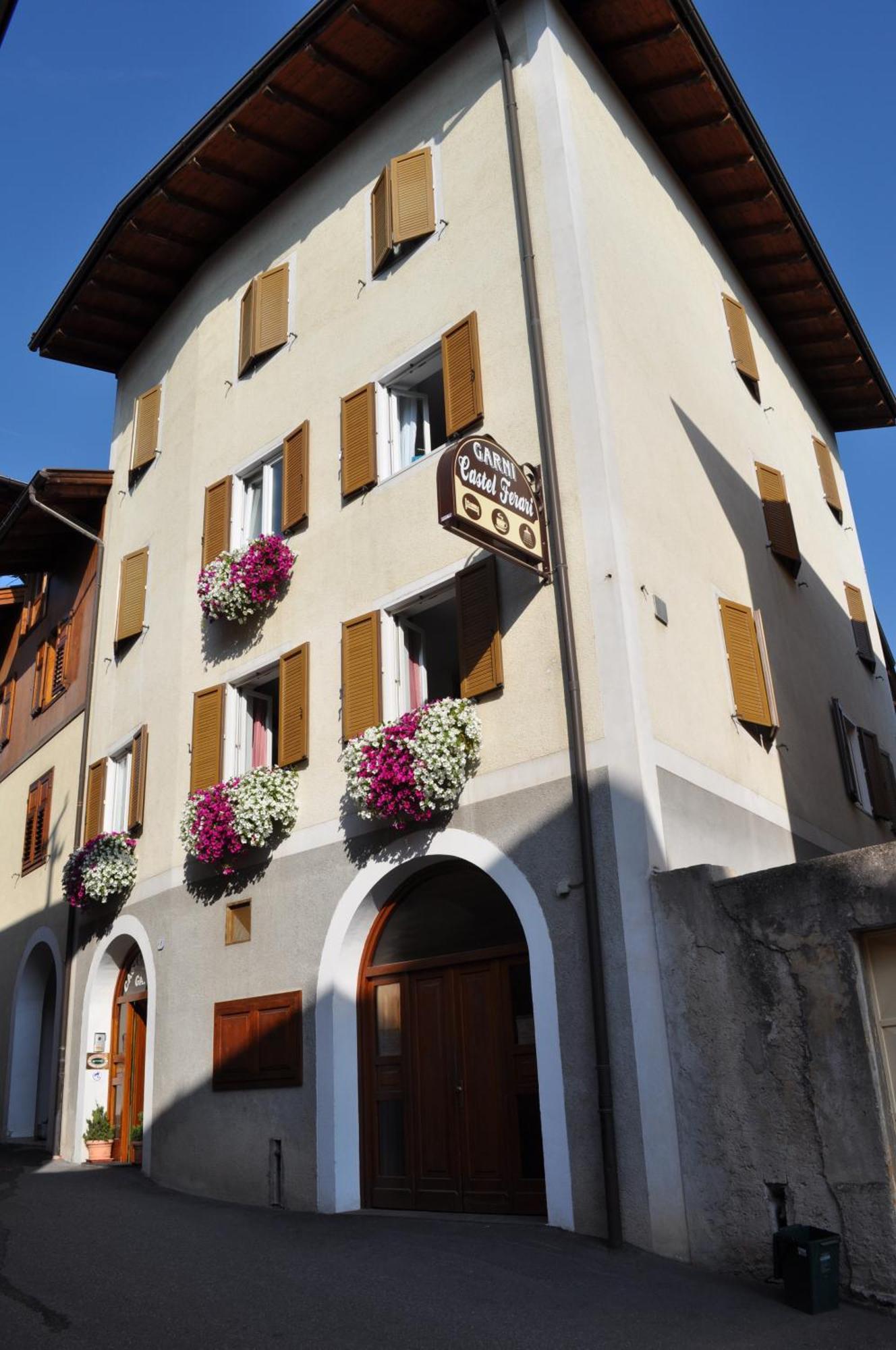 Garni Castel Ferari Hotel Tuenno Exterior foto
