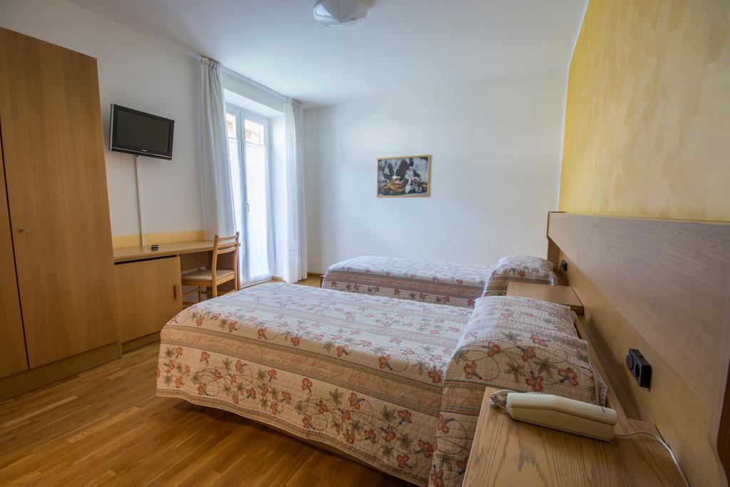 Garni Castel Ferari Hotel Tuenno Exterior foto